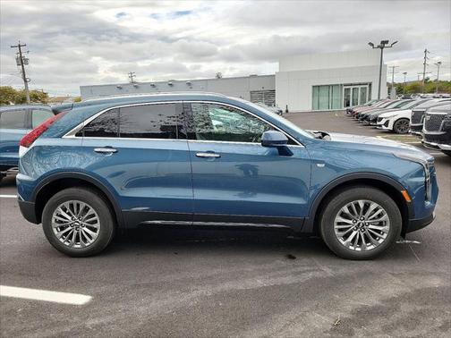 2025 Cadillac XT4 Premium Luxury