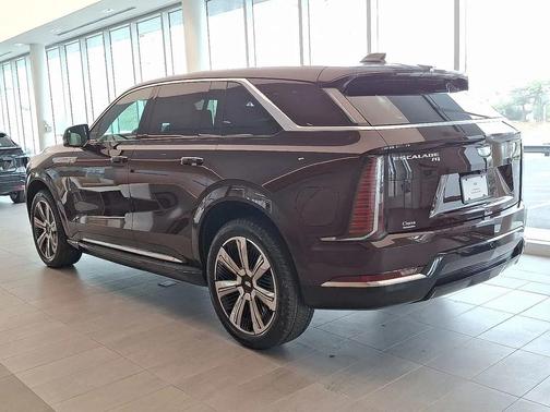 2025 Cadillac Escalade IQ Luxury 2