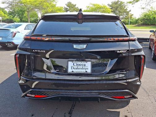 2026 Cadillac LYRIQ V Premium