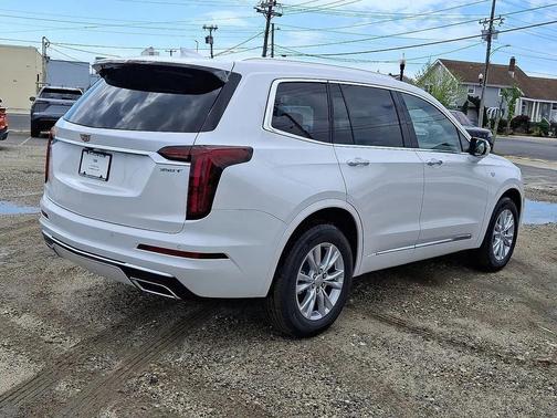 2025 Cadillac XT6 Luxury FWD