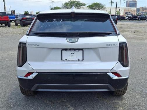 2025 Cadillac OPTIQ Luxury 1 AWD