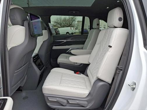 2025 Cadillac Escalade IQ Luxury 1