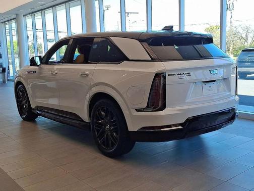 2025 Cadillac Escalade IQ Sport 2