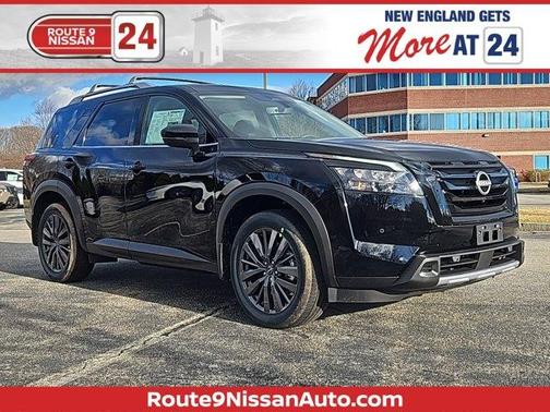2025 Nissan Pathfinder SL