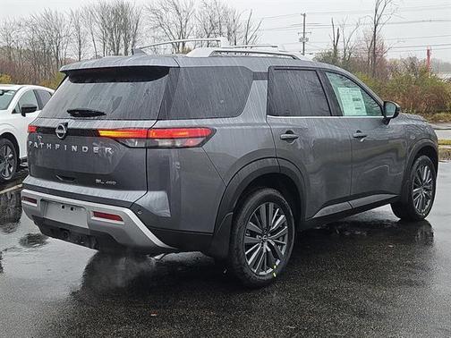 2025 Nissan Pathfinder SL