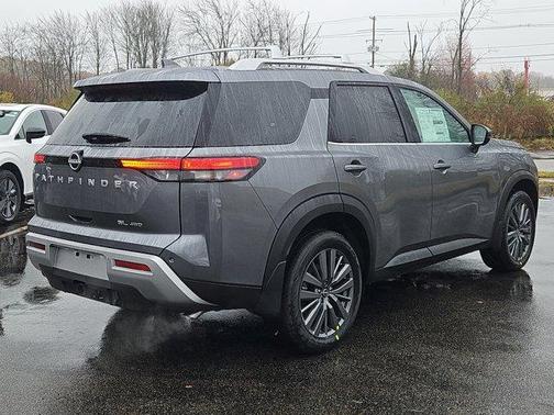 2025 Nissan Pathfinder SL