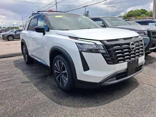 White / Black 2026 Nissan Pathfinder Platinum