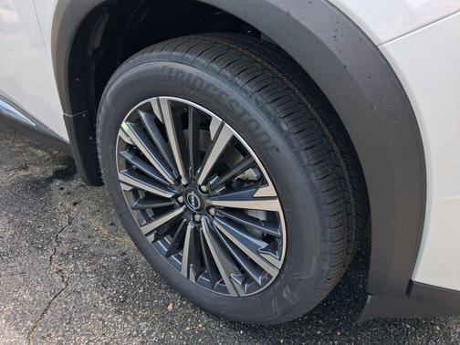 White / Black 2026 Nissan Pathfinder Platinum
