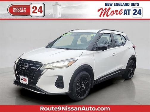 2022 Nissan Kicks SR