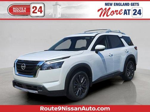 2025 Nissan Pathfinder SL