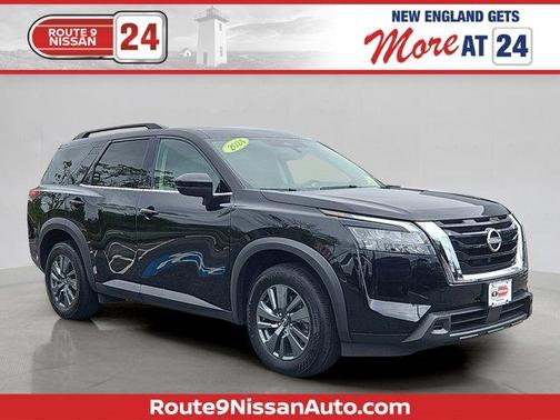 2024 Nissan Pathfinder SV