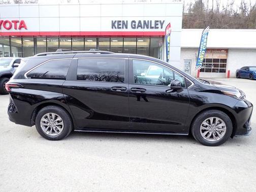 2025 Toyota Sienna LE