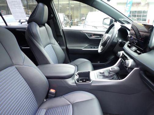 2025 Toyota RAV4 Hybrid SE