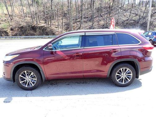 Ooh La La Rouge Mica 2018 Toyota Highlander XLE