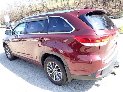 Ooh La La Rouge Mica 2018 Toyota Highlander XLE