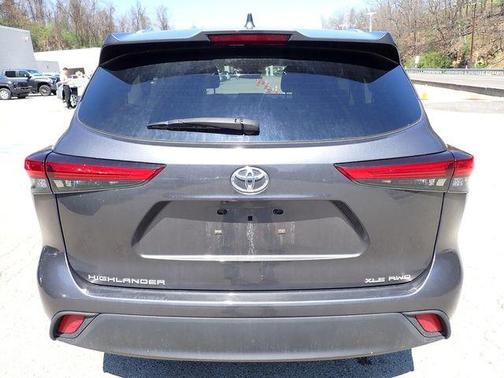 Magnetic Gray Metallic 2021 Toyota Highlander XLE