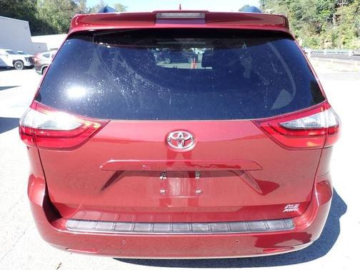 2020 Toyota Sienna XLE
