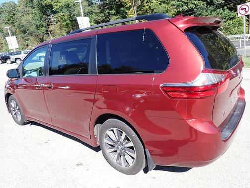2020 Toyota Sienna XLE