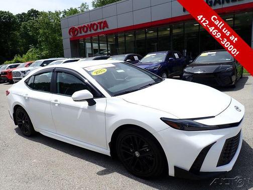 Ice Cap 2025 Toyota Camry SE