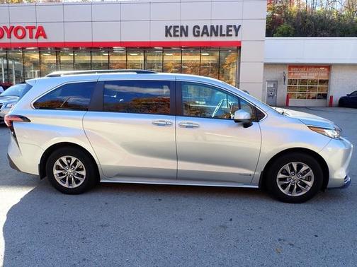 2021 Toyota Sienna XLE 7 Passenger