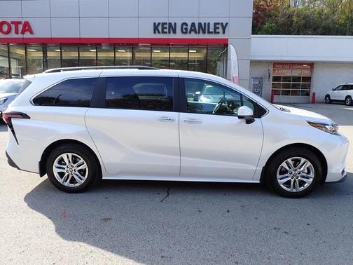 2025 Toyota Sienna XLE