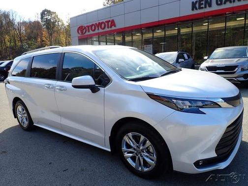 2025 Toyota Sienna XLE