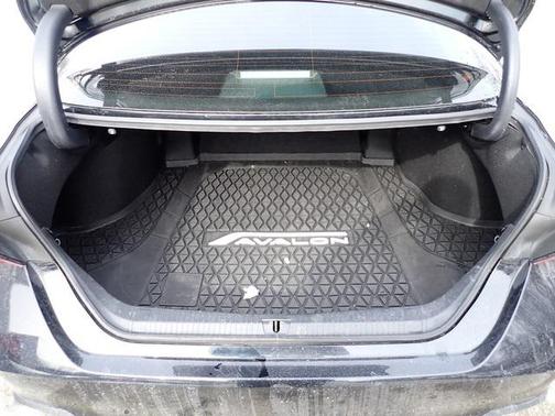 2020 Toyota Avalon Hybrid XLE Plus