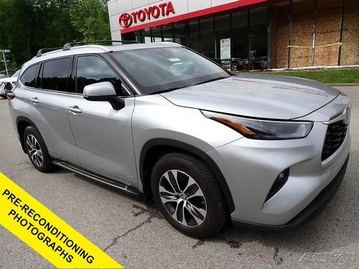 2022 Toyota Highlander Hybrid XLE