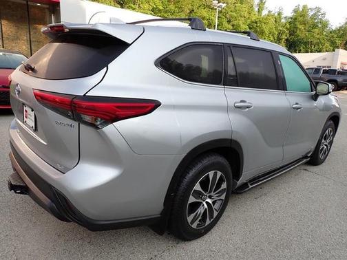 2022 Toyota Highlander Hybrid XLE