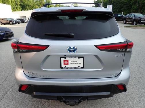 2022 Toyota Highlander Hybrid XLE