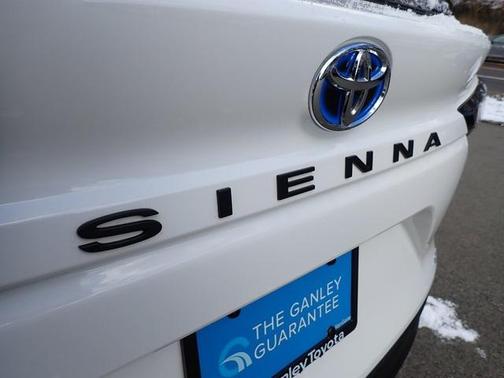 2025 Toyota Sienna LE