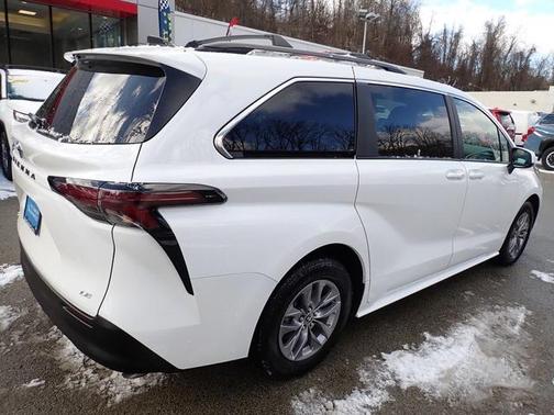 2025 Toyota Sienna LE