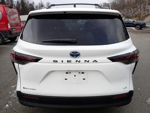 2025 Toyota Sienna LE