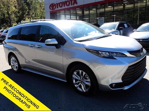 2025 Toyota Sienna XLE 7 Passenger