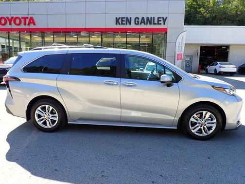 2025 Toyota Sienna XLE 7 Passenger
