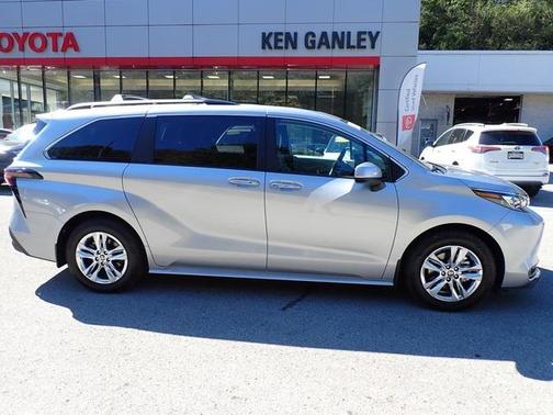 2025 Toyota Sienna XLE 7 Passenger