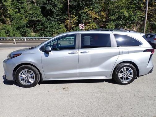 2025 Toyota Sienna XLE 7 Passenger