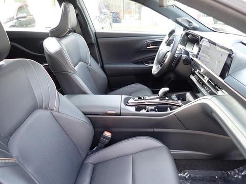 2025 Toyota Crown Signia Limited