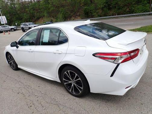 Super White 2020 Toyota Camry SE
