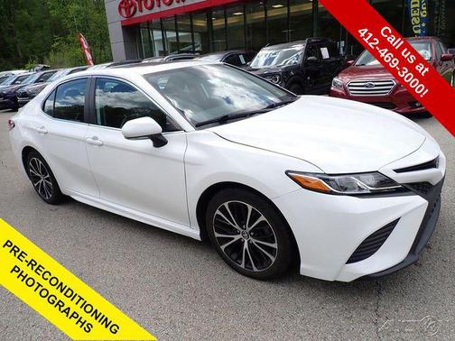 Super White 2020 Toyota Camry SE