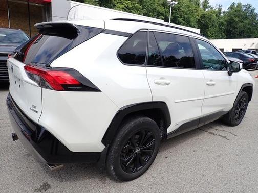 2022 Toyota RAV4 Hybrid SE