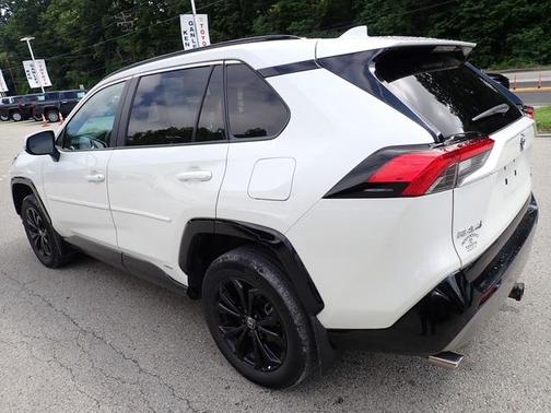 2022 Toyota RAV4 Hybrid SE