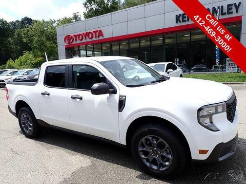 Oxford White 2025 Ford Maverick XLT