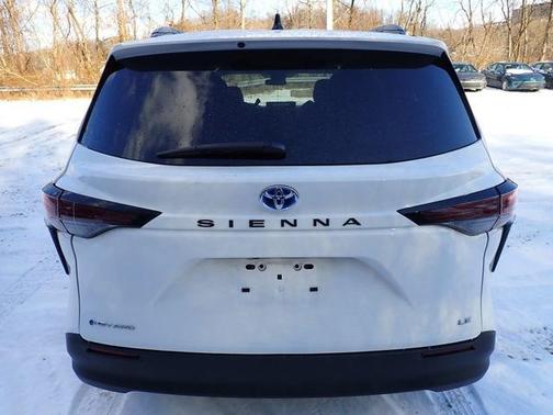 2025 Toyota Sienna LE
