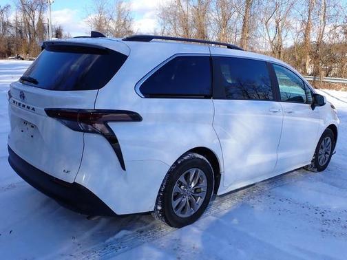 2025 Toyota Sienna LE