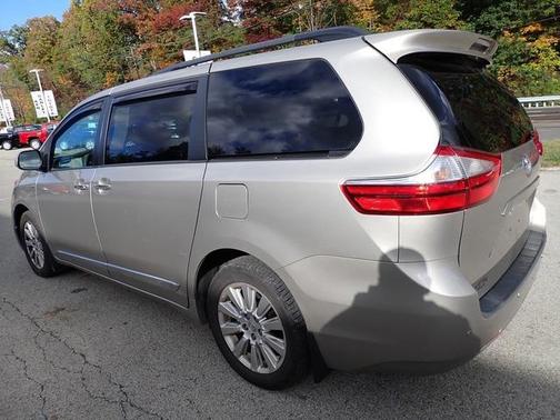 2016 Toyota Sienna XLE