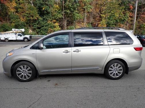 2016 Toyota Sienna XLE