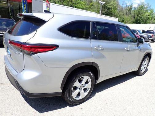 Celestial Silver Metallic 2023 Toyota Highlander Hybrid LE