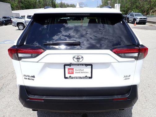 Ice Cap 2024 Toyota RAV4 XLE