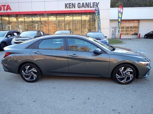 2025 Hyundai ELANTRA Sport